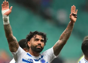 Gabigol marca golaço no fim, e Cruzeiro vence o Bahia pelo Brasileirão
