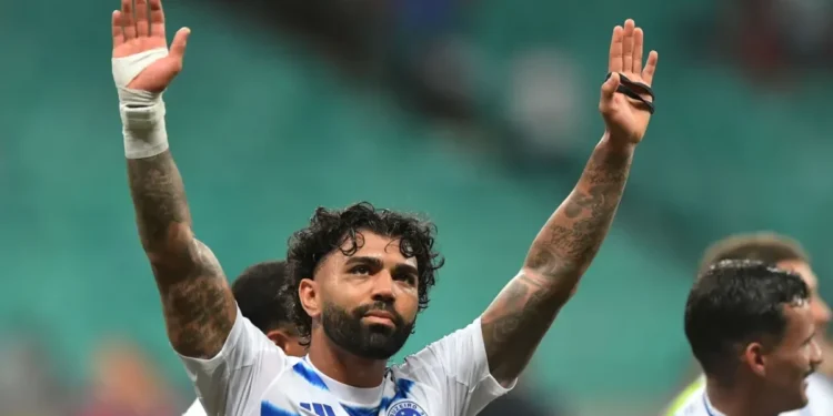 Gabigol marca golaço no fim, e Cruzeiro vence o Bahia pelo Brasileirão