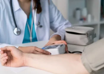 Mortes por doenças crônicas diminuíram quase 80% no mundo, diz estudo