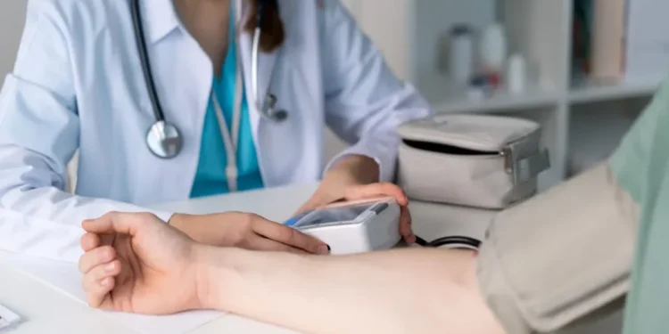 Mortes por doenças crônicas diminuíram quase 80% no mundo, diz estudo