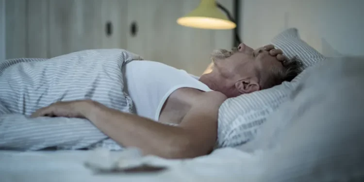 Insônia pode aumentar risco de declínio cognitivo, aponta novo estudo