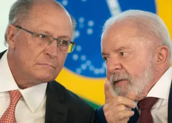 Filha de Virginia e Zé Felipe posa com chapéu igual de Ana Castela