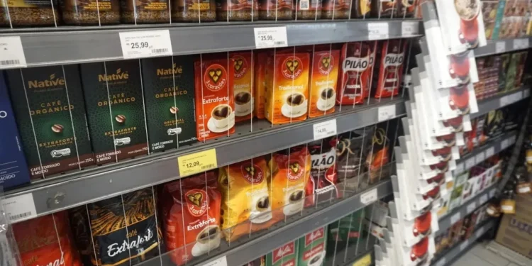 Tarifaço deixa carne e café mais baratos no varejo brasileiro, diz pesquisa
