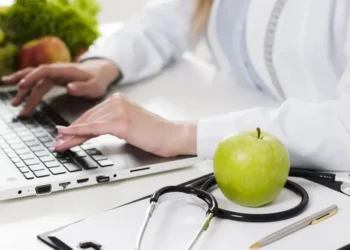 É fundamental reforçar que saúde não se constrói com atalhos ou soluções mágicas  • Freepik