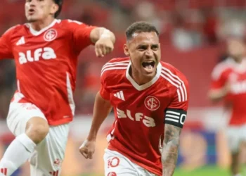 Alan Patrick celebra para o Internacional • Ricardo Duarte / Internacional