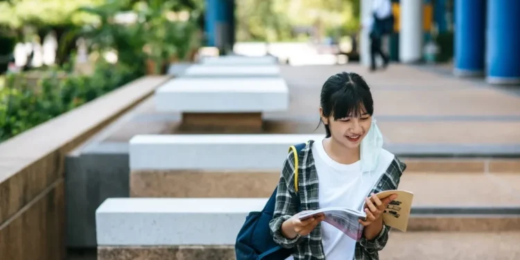 Coreia do Sul aprova lei que proíbe uso do celular em sala de aula