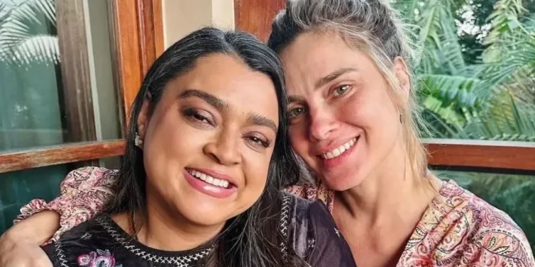 Carolina Dieckmmann chora ao encontrar quadro de Preta Gil