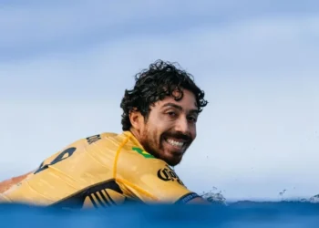 Yago Dora, surfista brasileiro • Ed Sloane/World Surf League