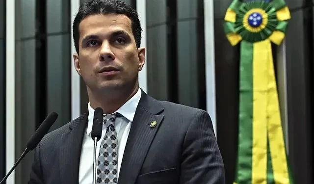 Em discurso na tribuna, senador Irajá (Foto: Andressa Anholete/Agência Senado)