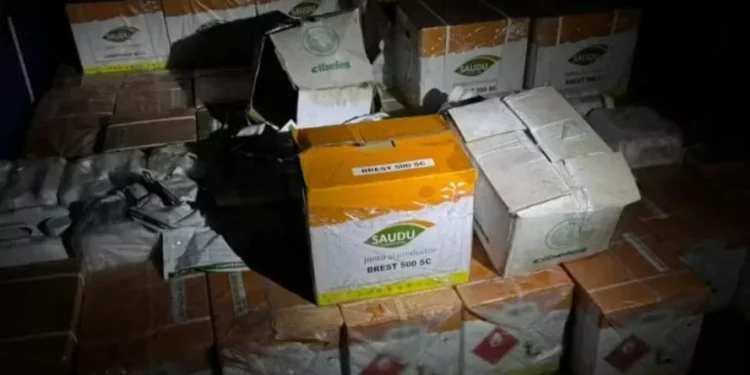 Carga ilegal com 1.800 litros de agrotóxicos é apreendida no RS