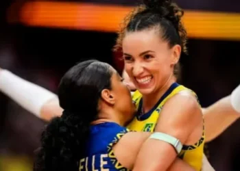 Brasil supera França em três sets e vai encarar Itália na semi do Mundial feminino