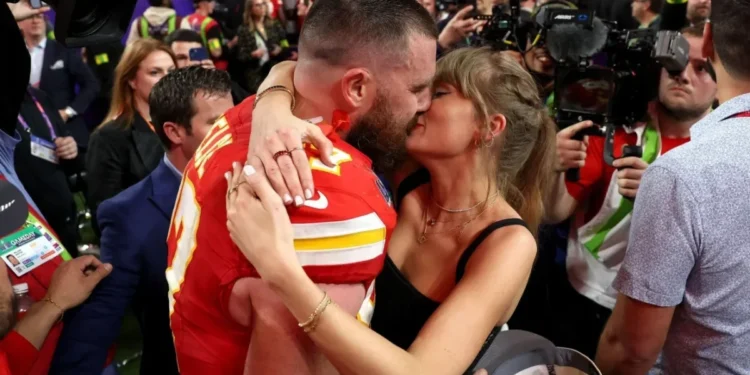 Fãs aglomeram no jogo da NFL na esperança da aparição de Taylor Swift