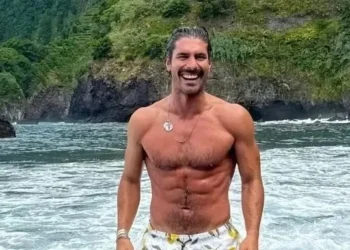 Influenciador e modelo anuncia que vai virar padre e vídeo viraliza