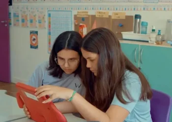 Como a IA ajudou estudantes a aprenderem inglês através da música