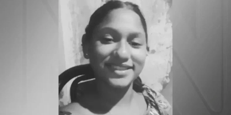 Menina morta após agressão em escola é enterrada em Pernambuco