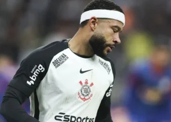 Memphis Depay é substituído em Corinthians x Athletico e vira incógnita