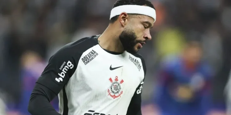 Memphis Depay é substituído em Corinthians x Athletico e vira incógnita