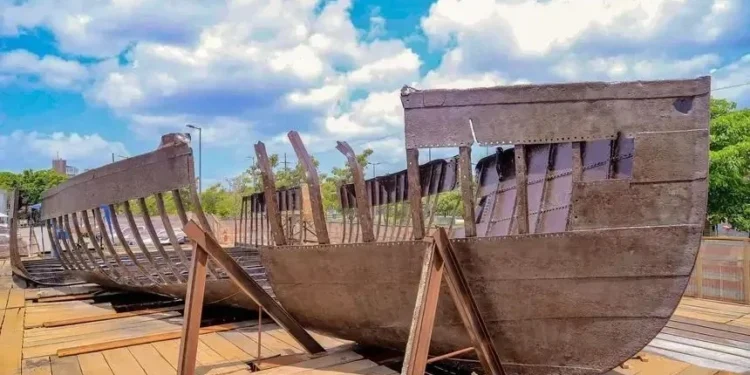 Barco histórico de 22 m achado em obra da COP30 é restaurado e será exibido