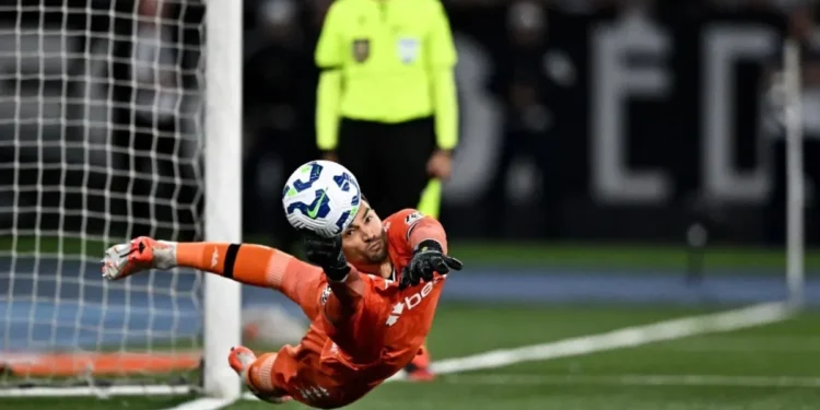 Copa do Brasil: Léo Jardim salva, e Vasco elimina Botafogo nos pênaltis