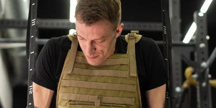 Colete com peso para treino vale a pena? Veja benefícios e riscos