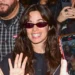 Camila Cabello chega ao Brasil e é recepcionada por fãs