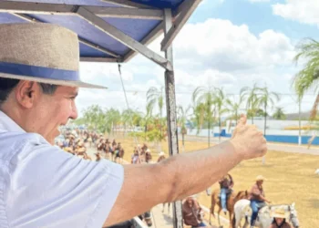 O parlamentar esteve neste domingo na tradicional festa, que reuniu 22 comitivas e cerca de 600 cavaleiros e amazonas