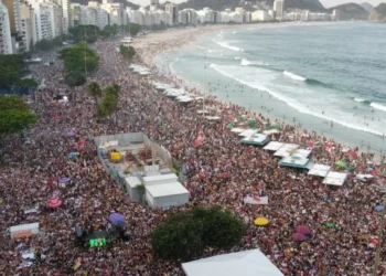 Ato contra PEC da Blindagem reuniu 41,8 mil em Copacabana, diz USP