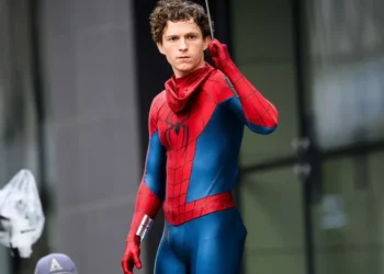 Homem-Aranha 4 tem filmagens suspensas após acidente com Tom Holland