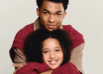 Juan Paiva relembra conversa com filha sobre racismo: “Chegou abalada”