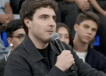 Filho de Gugu tentará carreira na TV, mas avisa: “Não sou o meu pai”