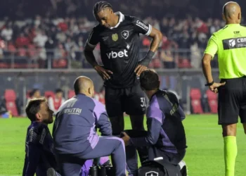 Botafogo atualiza estado de saúde de Neto após cirurgia