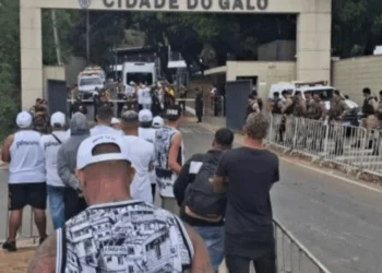 Organizada protesta contra time do Atlético-MG antes de decisão