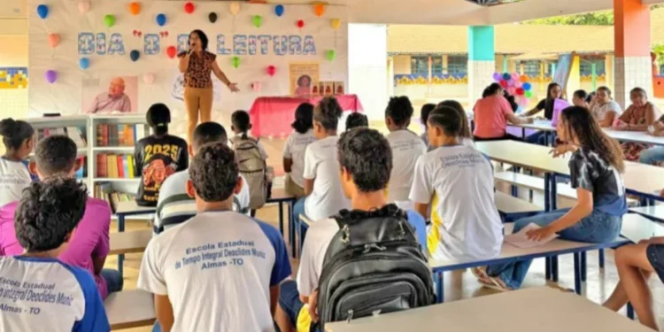 Estudantes na 3ª edição do Dia da Leitura na Escola Estadual Deoclides Muniz - Foto: Crédito: Divulgação Seduc/Governo do Tocantins