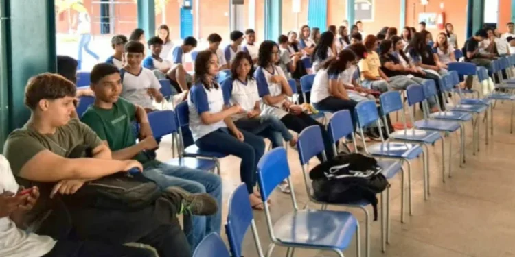 Estudantes do CEM Castro Alves participam da programação do Dia da Leitura - Foto: Divulgação/Seduc/Governo do Tocantins