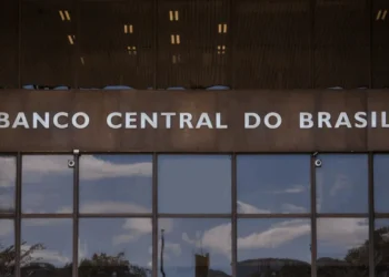 Ex-presidente assina carta de apoio à PEC da autonomia do BC