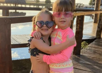 Maria Flor emociona com recado para Maria Alice durante internação