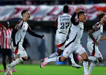 Flamengo se classifica nos pênaltis e vai às semis da Libertadores