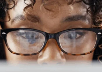 Presbiopia: por que ainda é impossível escapar da “vista cansada”