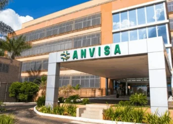 Anvisa determina apreensão de cosméticos irregulares no país