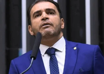 Relator quer celeridade em ação que pode cassar Eduardo Bolsonaro