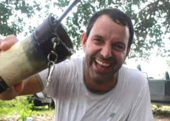 Queda de avião em MS: familiares e amigos se despedem de piloto