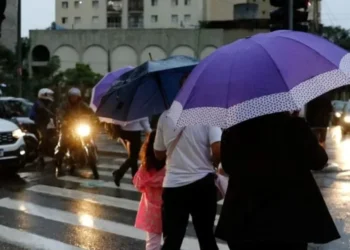 Chuvas intensas e baixa umidade atingem o Brasil; confira o clima