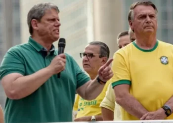 Bolsonaro recebe Tarcísio em meio à pressão de aliados por “bênção”