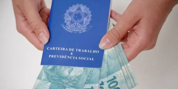 O Crédito Trabalhador é uma modalidade em que as parcelas são descontadas diretamente da folha de pagamento — Foto: Pegatroco/Divulgação