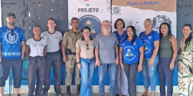 Alunos e educadores que participaram das oficinas de redação e de poesia - Foto: Divulgação/Seduc/Governo do Tocantins