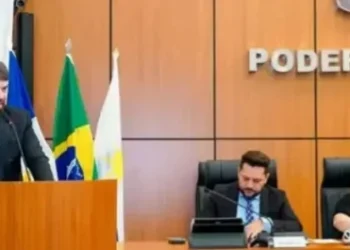 Na audiência, o promotor Thiago Vilela abordou a necessidade de melhorias no acesso da população (Foto: Marcelo de Deus — Dicom/MPTO)