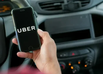 Uberização: PGR é contra vínculo trabalhista entre motoristas e apps