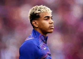 Hansi Flick prega cautela com Yamal: “Precisa trabalhar duro”