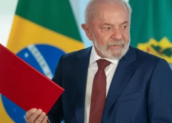 Mbappé marca, França bate a Ucrânia e estreia com vitória nas Eliminatórias