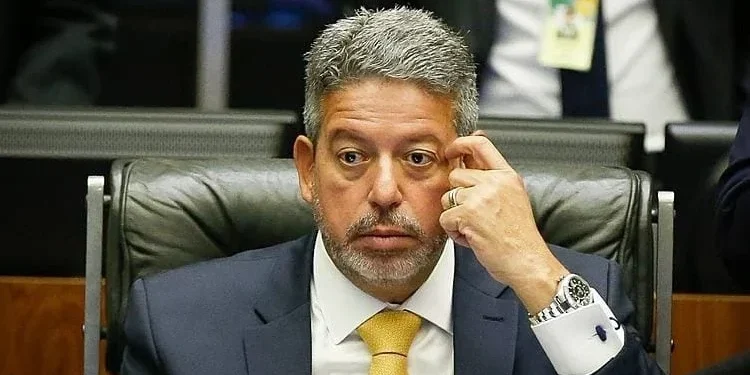 Moraes autoriza visita de Lira a Bolsonaro às vésperas de julgamento